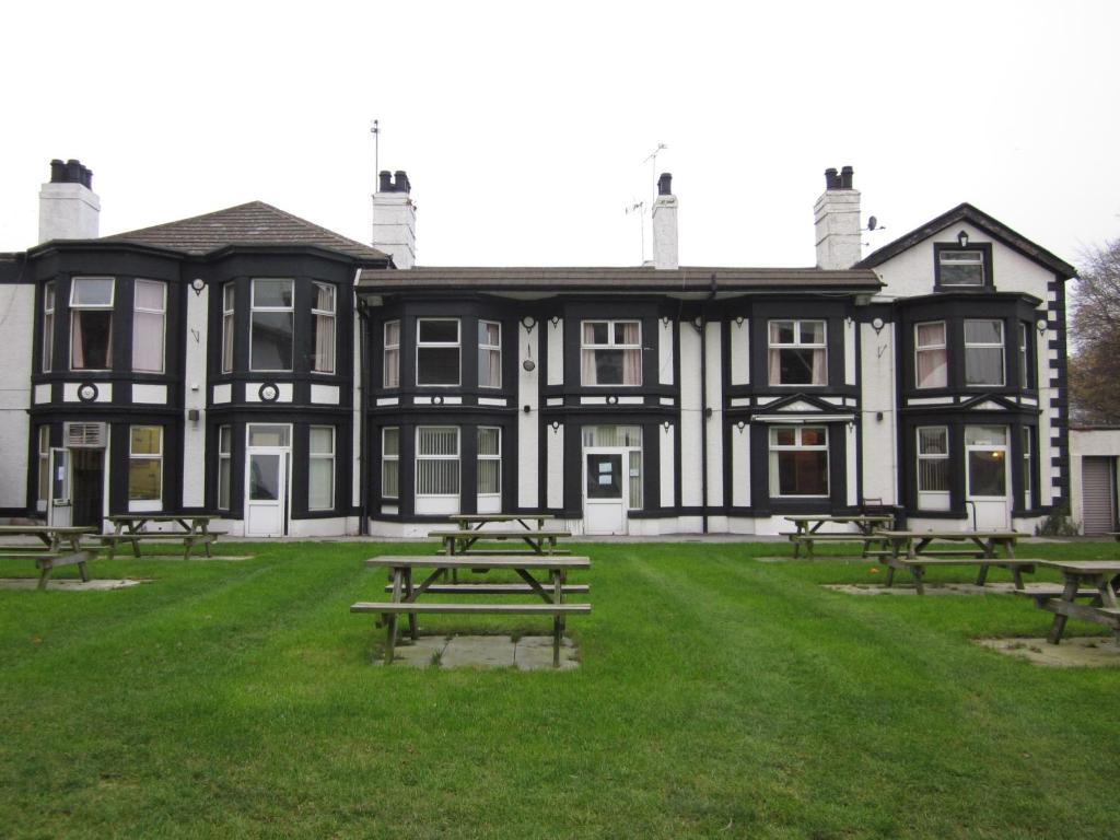 Mersey Hotel Уиднис Екстериор снимка