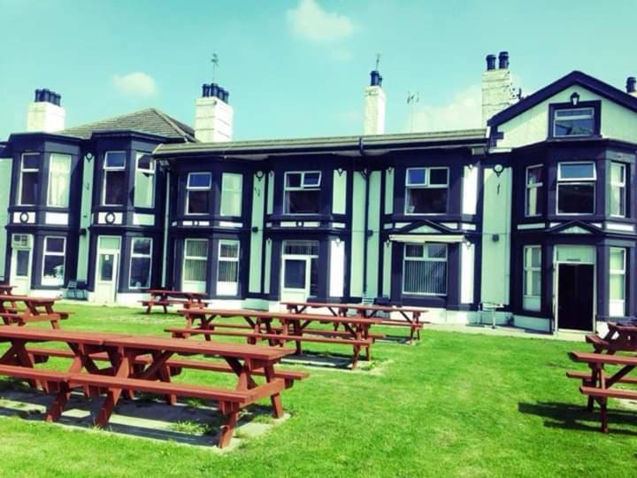 Mersey Hotel Уиднис Екстериор снимка